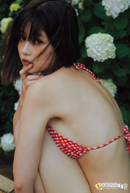 리포터겸 모델 사에키 유즈하