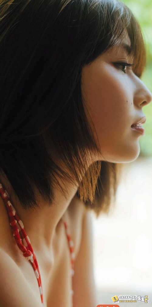 리포터겸 모델 사에키 유즈하